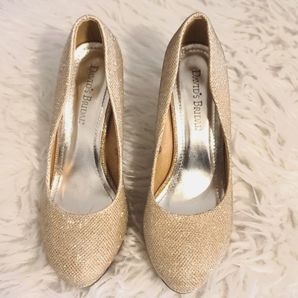David's Bridal Arobin23 Pumps size 6.5, gold